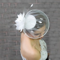 Petit chapeau mariée tulle fleur plumes