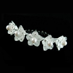 Peigne mariée arrondi fleurs perles cristal