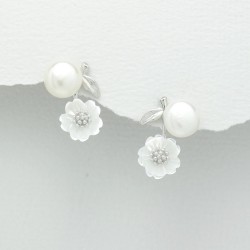 Boucles d'oreilles fleurs et perles