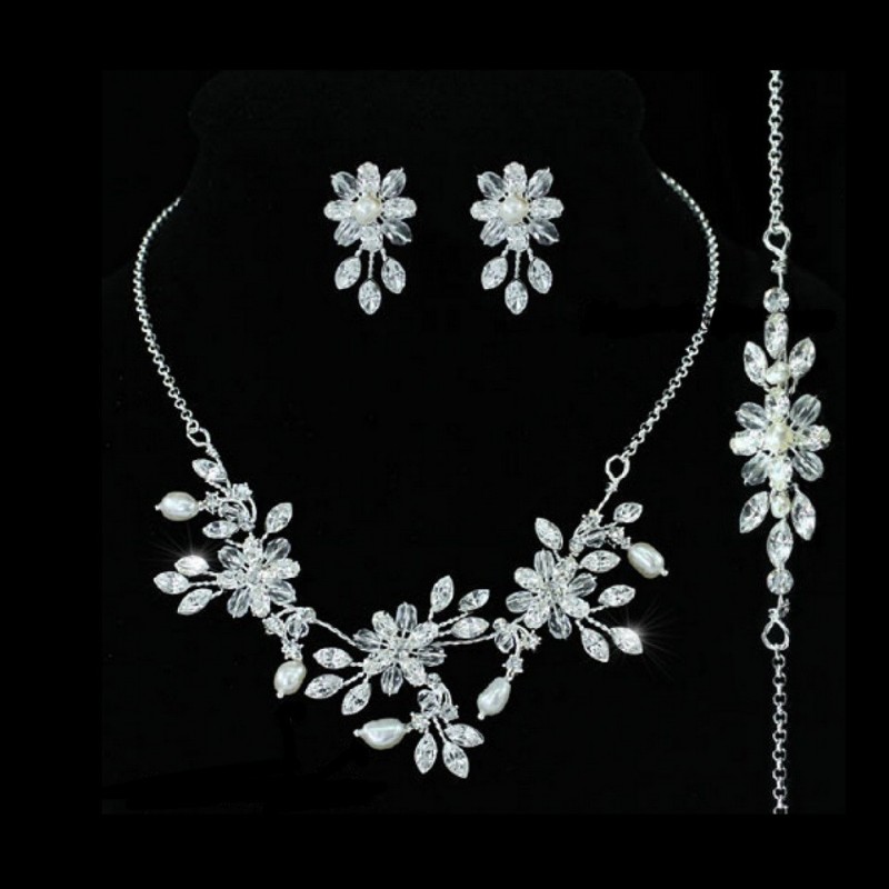 Parure de bijoux pour mariée sale