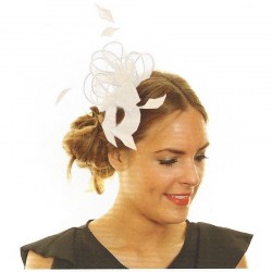 Chapeau mariage Accessoire de coiffure en sisal et plumes  ivoire