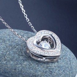Collier cristal pendentif coeur pierre dansante