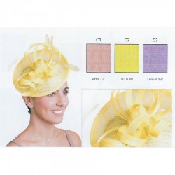 Chapeau mariage Accessoire de coiffure sisal et plumes rose peche