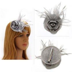 Chapeau mariage Bibi cheveux fleur et plumes gris clair