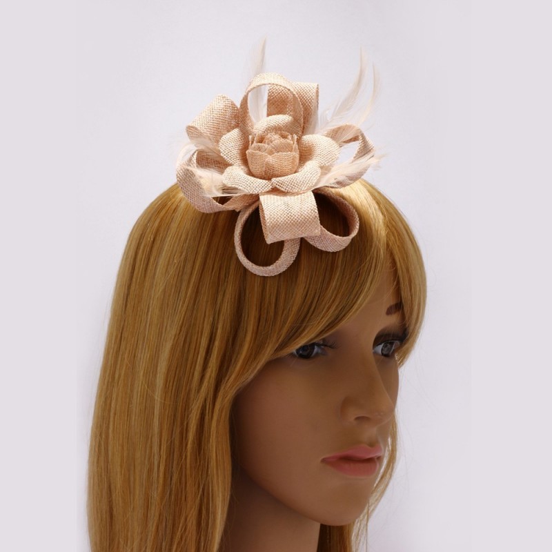Chapeau mariage Bibi cheveux noeud fleur et plumes nude