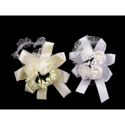 Bracelet élastiqué en satin et organza avec fleurs / blanc, ivoire / mariage champêtre, naturel, romantique